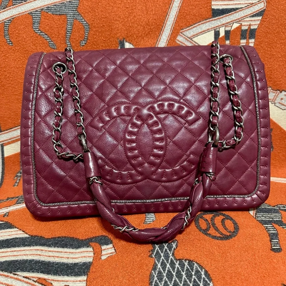 CHANEL Quilted Leather Shoulder Bag in Deep Burgundy